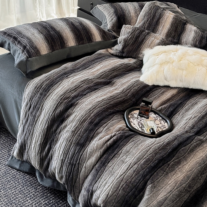 91家纺网 家纺一手货源 找家纺 若未家居 LOVEWE HOUSE 2025新款阿尔卑斯丹麦渐变山脉系风格貂四件套 雾面黑