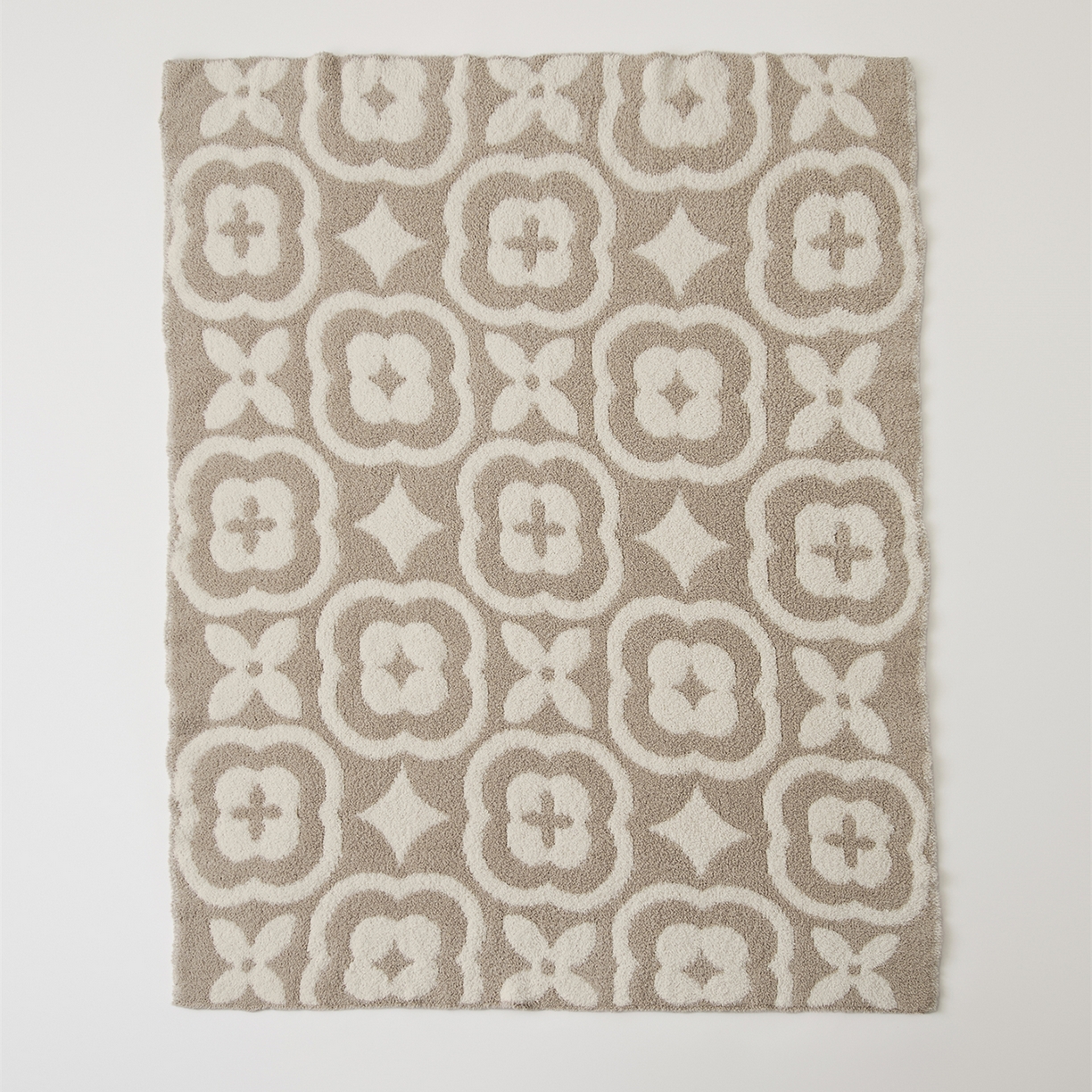 91家纺网 家纺一手货源 找家纺 暖绵绵家纺 新款半边绒几何图案复古韵味针织毯-卡辛（最低零售价：173元） 米色-卡辛