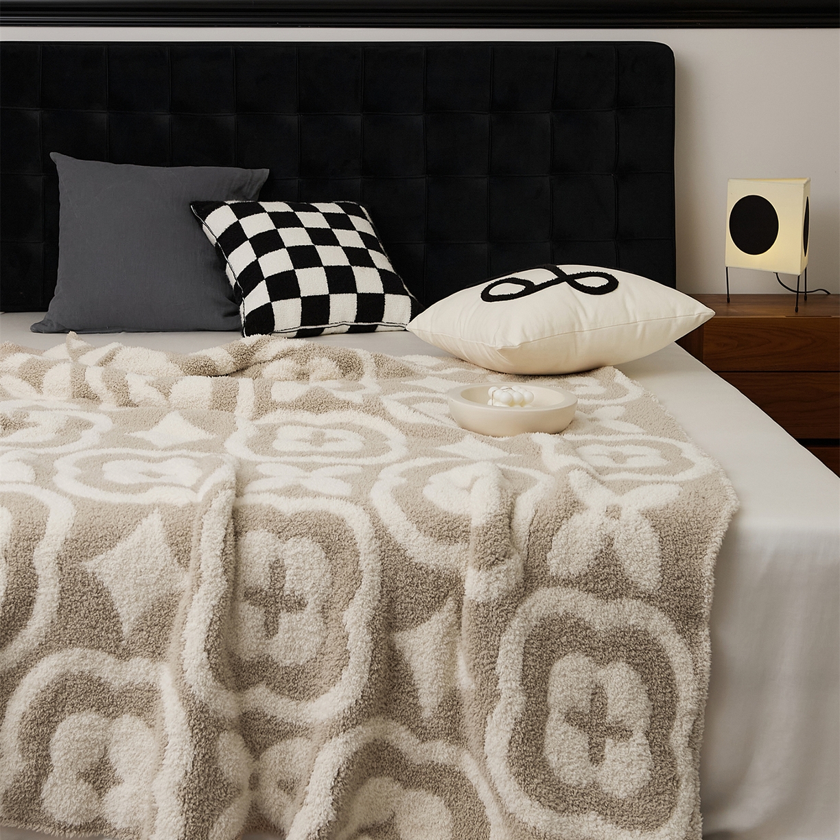 91家纺网 家纺一手货源 找家纺 暖绵绵家纺 新款半边绒几何图案复古韵味针织毯-卡辛（最低零售价：173元） 米色-卡辛