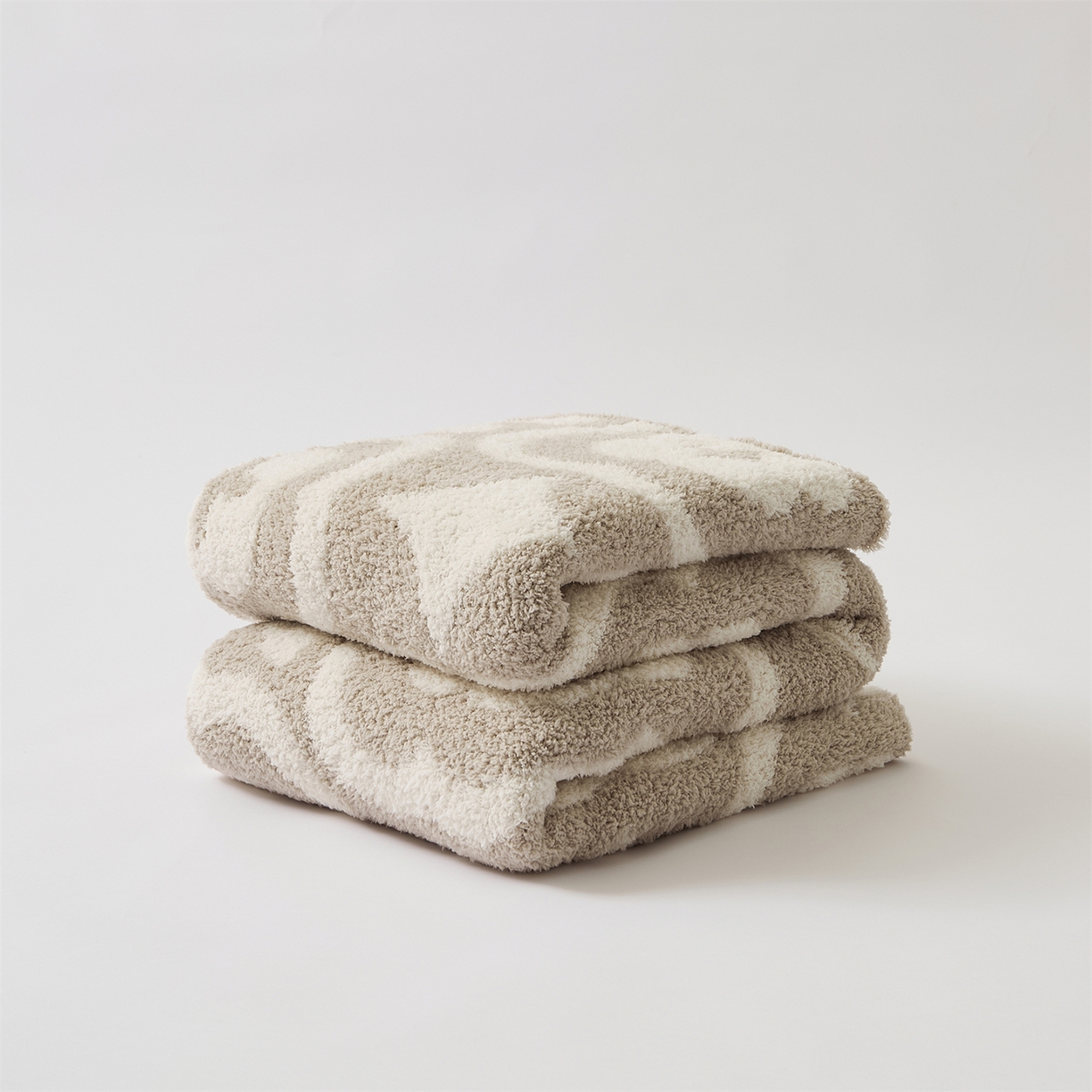 91家纺网 家纺一手货源 找家纺 暖绵绵家纺 新款半边绒几何图案复古韵味针织毯-卡辛（最低零售价：173元） 米色-卡辛