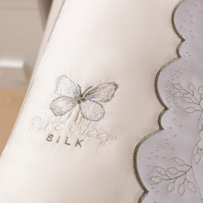 91家纺网 家纺一手货源 找家纺 云熙枕业 2025新款云丝绣花高端大气羽丝护颈枕 枕头枕芯 灰色