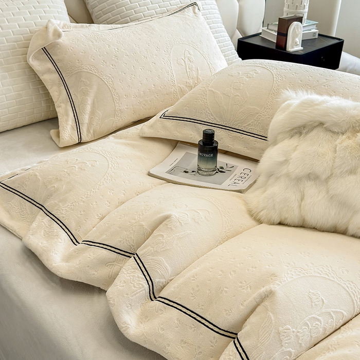 91家纺网 家纺一手货源 找家纺 （总）若未家居 LOVEWE HOUSE 2025新款高克重牛奶绒四件套-镜中铃兰