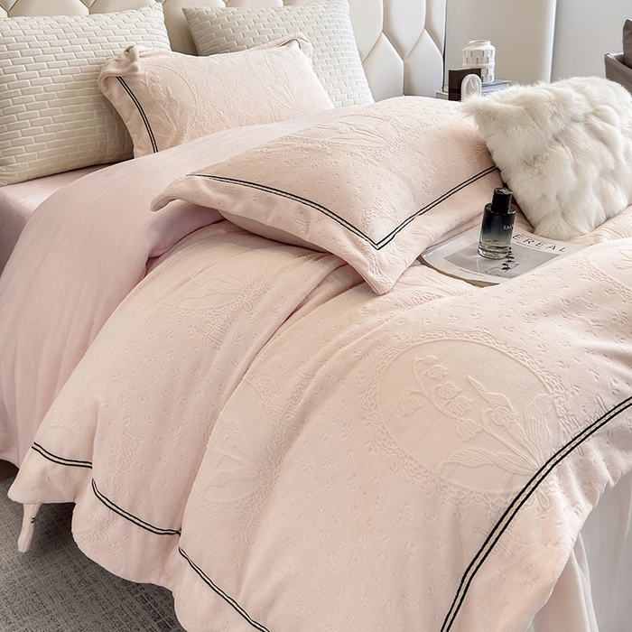 91家纺网 家纺一手货源 找家纺 若未家居 LOVEWE HOUSE 2025新款高克重牛奶绒四件套-镜中铃兰 镜中铃兰-浅粉