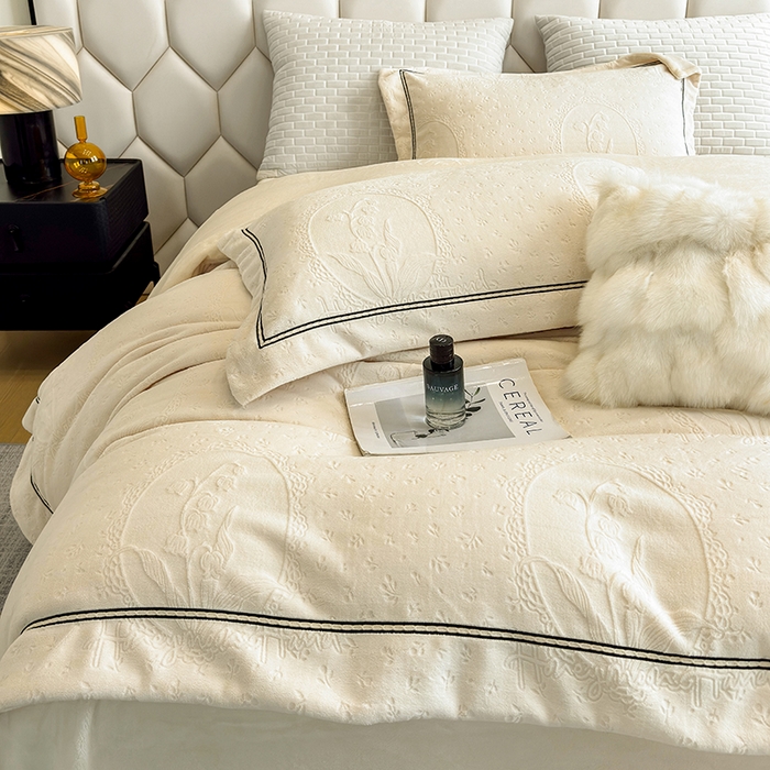 91家纺网 家纺一手货源 找家纺 若未家居 LOVEWE HOUSE 2025新款高克重牛奶绒四件套-镜中铃兰 镜中铃兰-米白