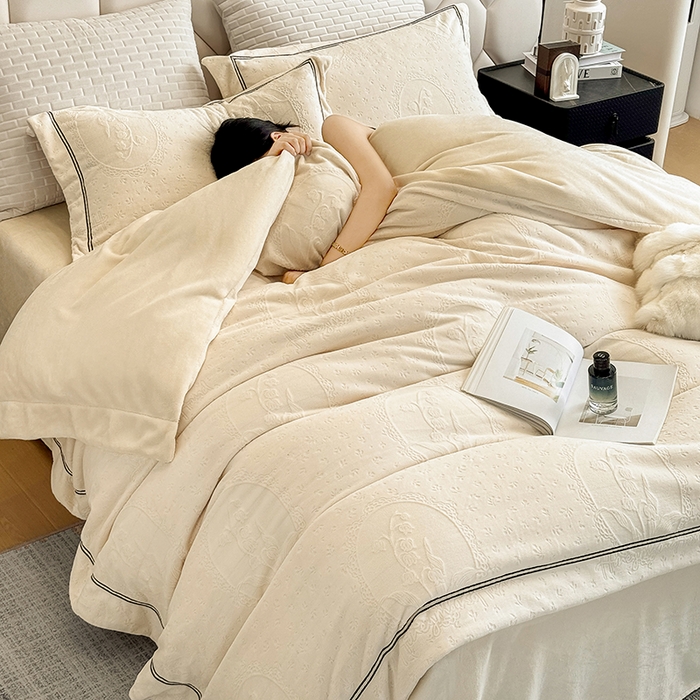 91家纺网 家纺一手货源 找家纺 若未家居 LOVEWE HOUSE 2025新款高克重牛奶绒四件套-镜中铃兰 镜中铃兰-米白