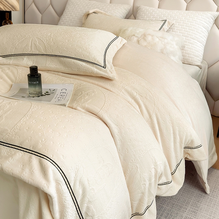 91家纺网 家纺一手货源 找家纺 若未家居 LOVEWE HOUSE 2025新款高克重牛奶绒四件套-镜中铃兰 镜中铃兰-米白