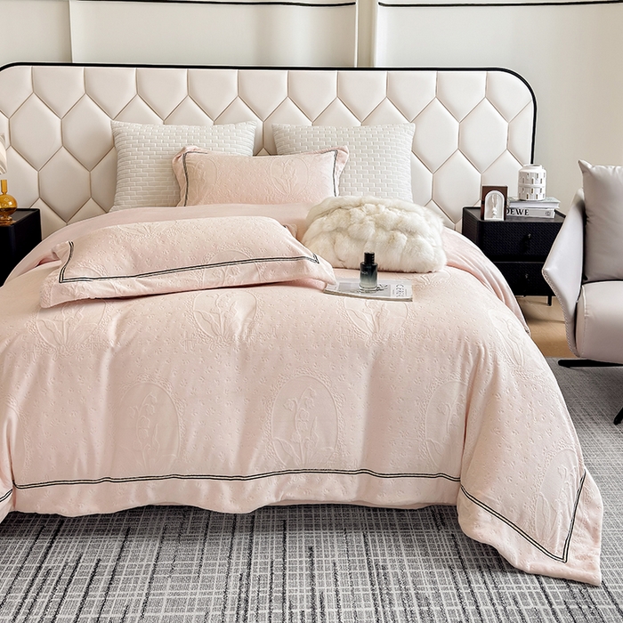 91家纺网 家纺一手货源 找家纺 若未家居 LOVEWE HOUSE 2025新款高克重牛奶绒四件套-镜中铃兰 镜中铃兰-浅粉