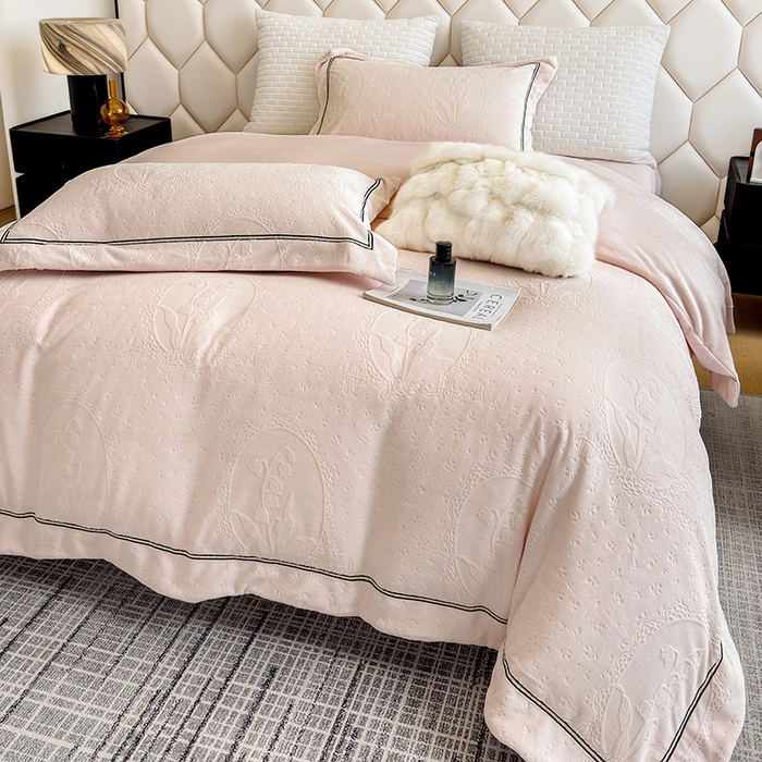 91家纺网 家纺一手货源 找家纺 若未家居 LOVEWE HOUSE 2025新款高克重牛奶绒四件套-镜中铃兰 镜中铃兰-浅粉