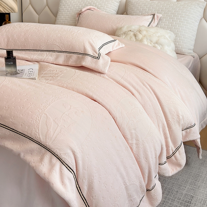 91家纺网 家纺一手货源 找家纺 若未家居 LOVEWE HOUSE 2025新款高克重牛奶绒四件套-镜中铃兰 镜中铃兰-浅粉