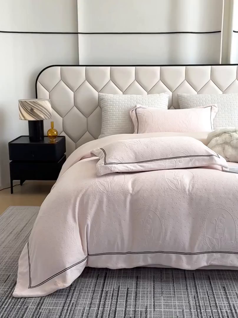 91家纺网 家纺一手货源 找家纺 若未家居 LOVEWE HOUSE 2025新款高克重牛奶绒四件套-镜中铃兰 镜中铃兰-浅粉