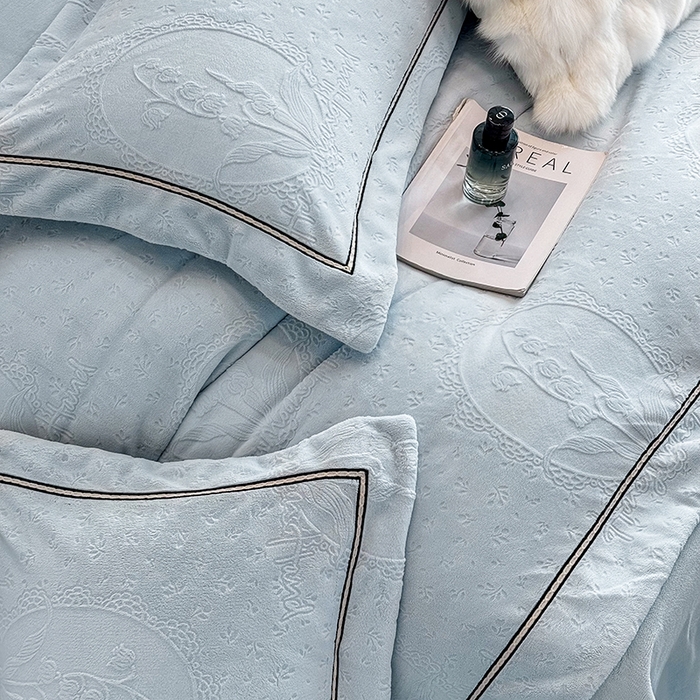 91家纺网 家纺一手货源 找家纺 若未家居 LOVEWE HOUSE 2025新款高克重牛奶绒四件套-镜中铃兰 镜中铃兰-浅蓝