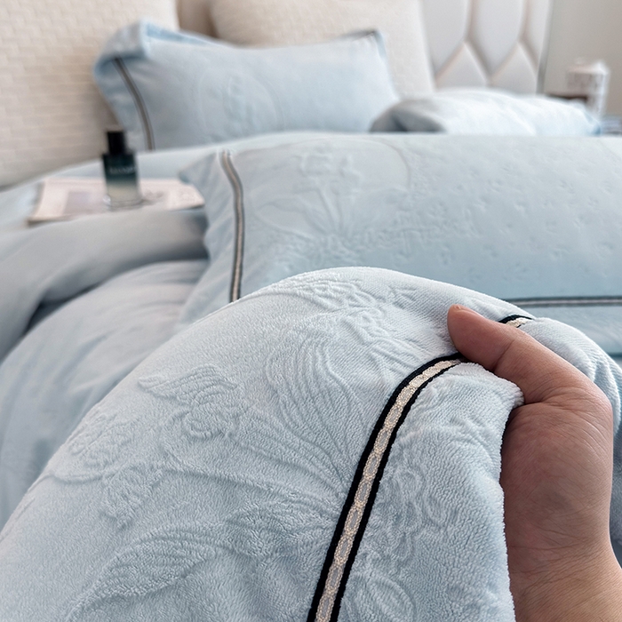 91家纺网 家纺一手货源 找家纺 若未家居 LOVEWE HOUSE 2025新款高克重牛奶绒四件套-镜中铃兰 镜中铃兰-浅蓝