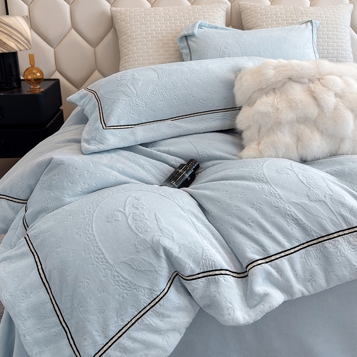 91家纺网 家纺一手货源 找家纺 若未家居 LOVEWE HOUSE 2025新款高克重牛奶绒四件套-镜中铃兰 镜中铃兰-浅蓝