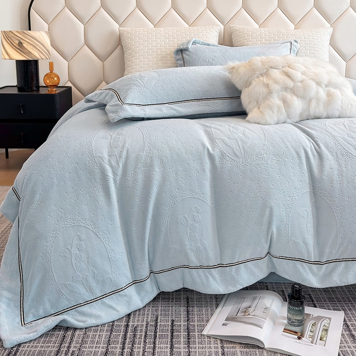 91家纺网 家纺一手货源 找家纺 若未家居 LOVEWE HOUSE 2025新款高克重牛奶绒四件套-镜中铃兰 镜中铃兰-浅蓝