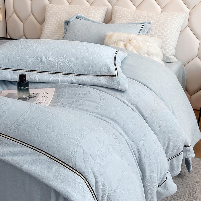 91家纺网 家纺一手货源 找家纺 若未家居 LOVEWE HOUSE 2025新款高克重牛奶绒四件套-镜中铃兰 镜中铃兰-浅蓝