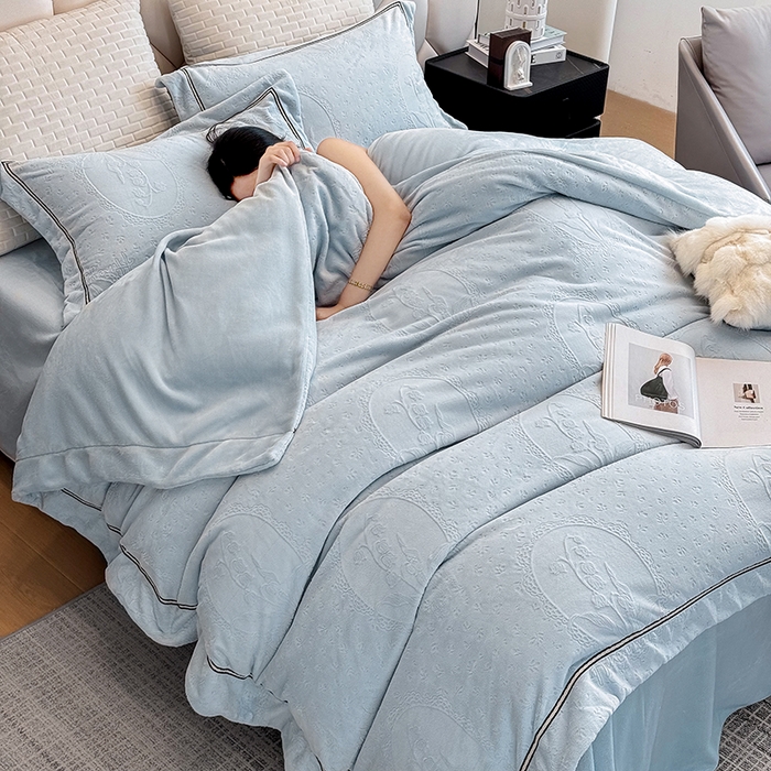 91家纺网 家纺一手货源 找家纺 若未家居 LOVEWE HOUSE 2025新款高克重牛奶绒四件套-镜中铃兰 镜中铃兰-浅蓝