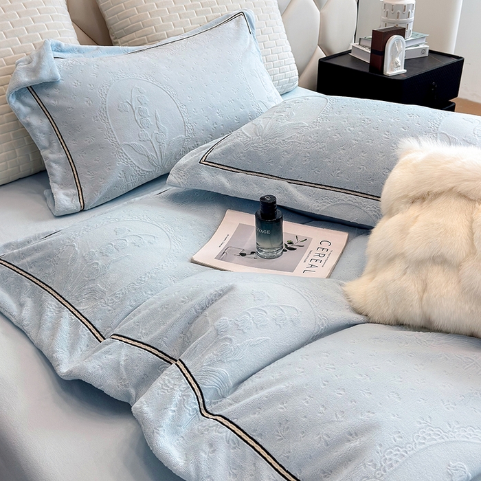 91家纺网 家纺一手货源 找家纺 若未家居 LOVEWE HOUSE 2025新款高克重牛奶绒四件套-镜中铃兰 镜中铃兰-浅蓝