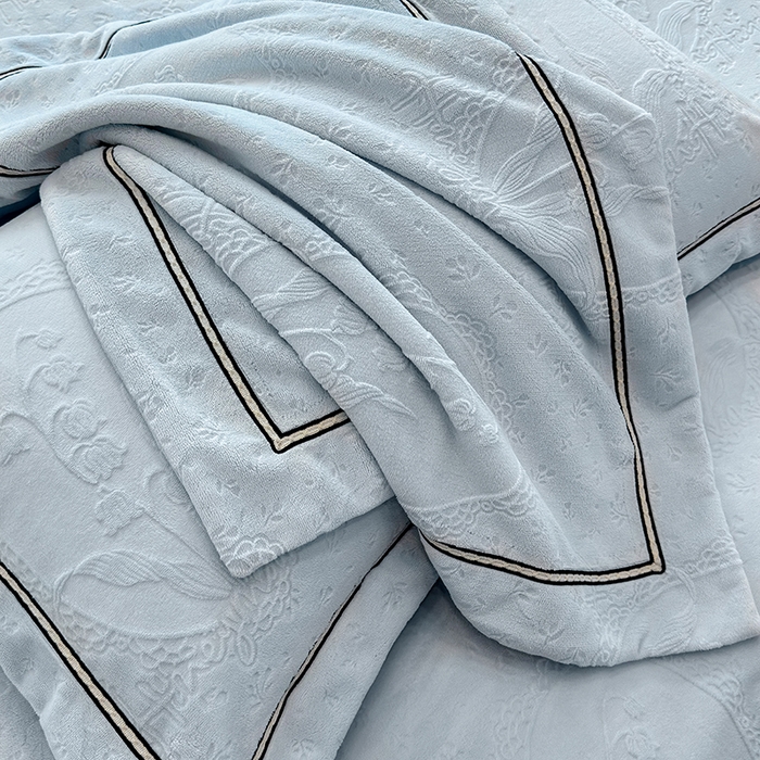 91家纺网 家纺一手货源 找家纺 若未家居 LOVEWE HOUSE 2025新款高克重牛奶绒四件套-镜中铃兰 镜中铃兰-浅蓝