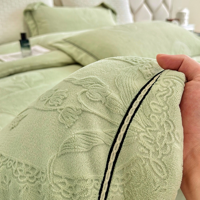 91家纺网 家纺一手货源 找家纺 若未家居 LOVEWE HOUSE 2025新款高克重牛奶绒四件套-镜中铃兰 镜中铃兰-浅绿