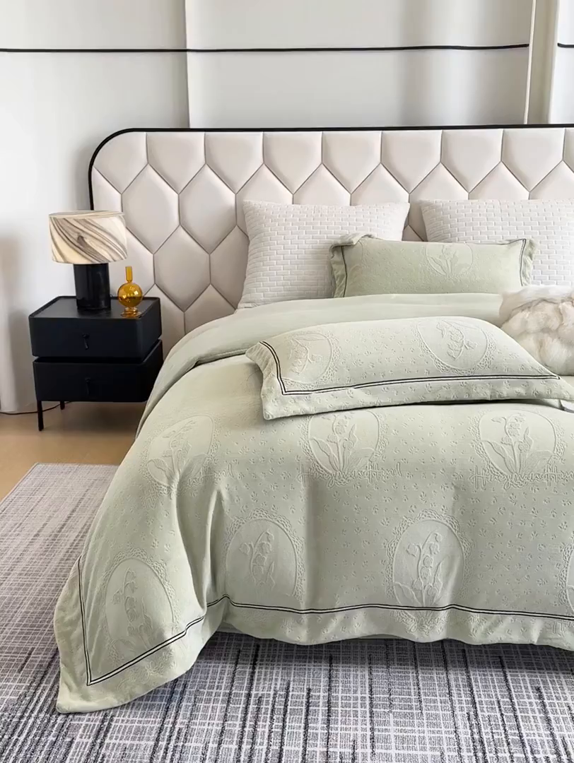 91家纺网 家纺一手货源 找家纺 若未家居 LOVEWE HOUSE 2025新款高克重牛奶绒四件套-镜中铃兰 镜中铃兰-浅绿