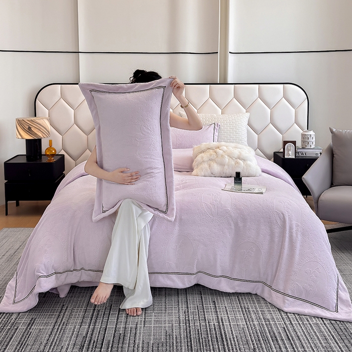 91家纺网 家纺一手货源 找家纺 若未家居 LOVEWE HOUSE 2025新款高克重牛奶绒四件套-镜中铃兰 镜中铃兰-浅紫