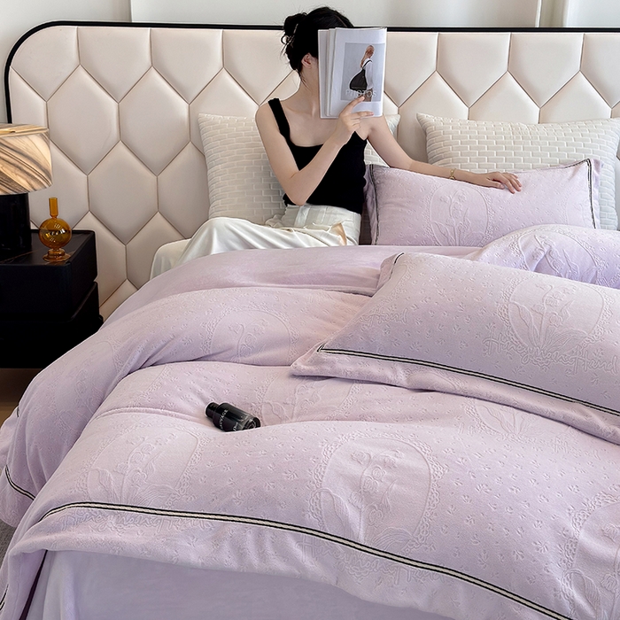 91家纺网 家纺一手货源 找家纺 若未家居 LOVEWE HOUSE 2025新款高克重牛奶绒四件套-镜中铃兰 镜中铃兰-浅紫