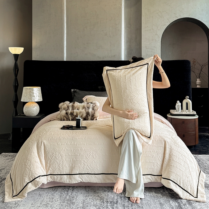 91家纺网 家纺一手货源 找家纺 若未家居 LOVEWE HOUSE 2025新款高克重牛奶绒四件套-一封情书 一封情书-奶油白