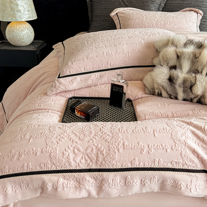 91家纺网 家纺一手货源 找家纺 若未家居 LOVEWE HOUSE 2025新款高克重牛奶绒四件套-一封情书 一封情书-少女粉