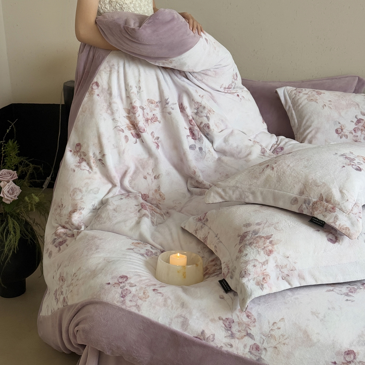 91家纺网 家纺一手货源 找家纺 三味舒屋 2025新款绒卉奢暖印花牛奶绒花溪系列四件套 （控价券后不低于318/338) 花溪紫