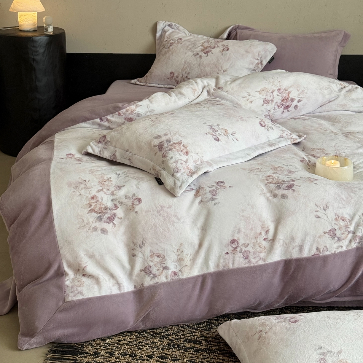 91家纺网 家纺一手货源 找家纺 三味舒屋 2025新款绒卉奢暖印花牛奶绒花溪系列四件套 （控价券后不低于318/338) 花溪紫