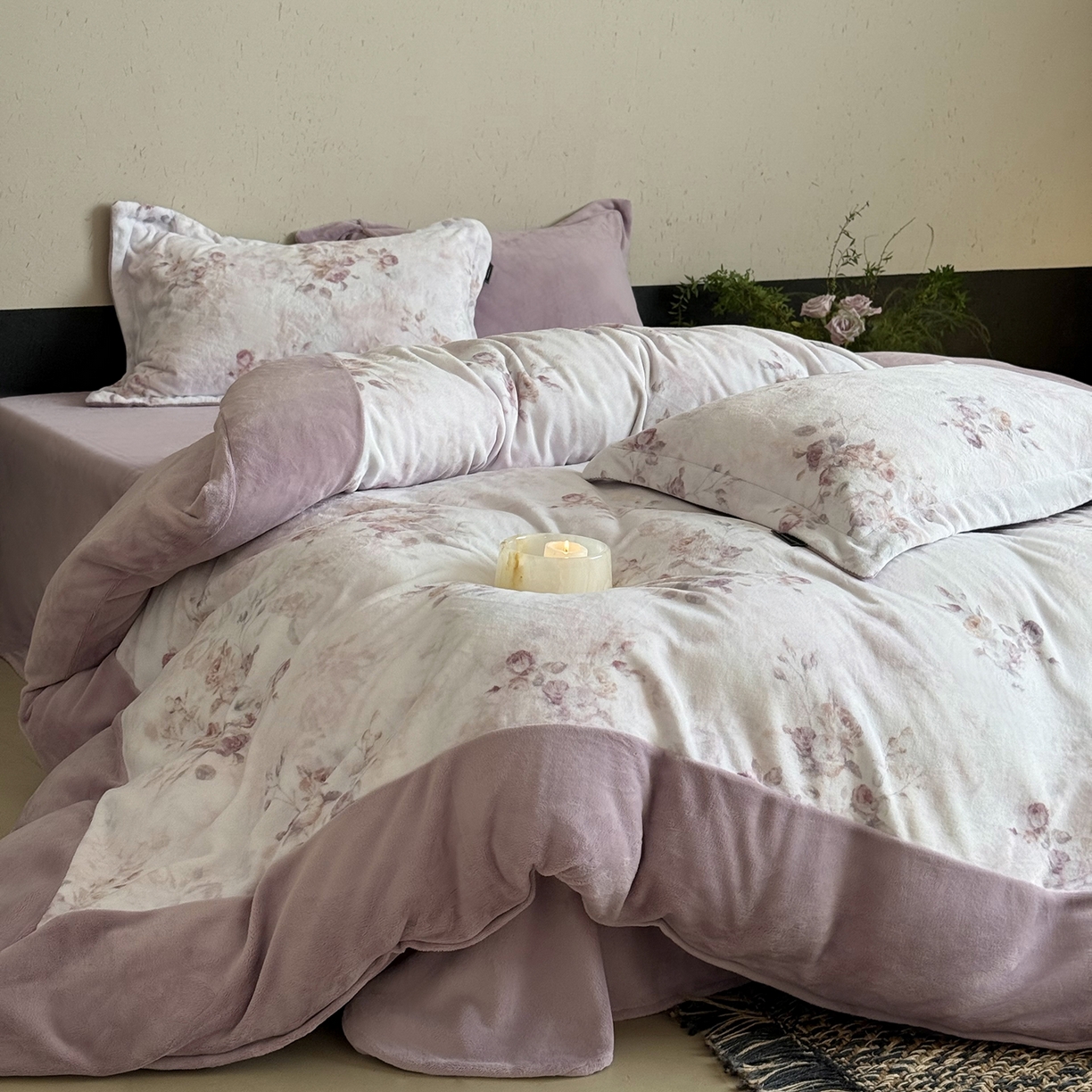 91家纺网 家纺一手货源 找家纺 三味舒屋 2025新款绒卉奢暖印花牛奶绒花溪系列四件套 （控价券后不低于318/338) 花溪紫