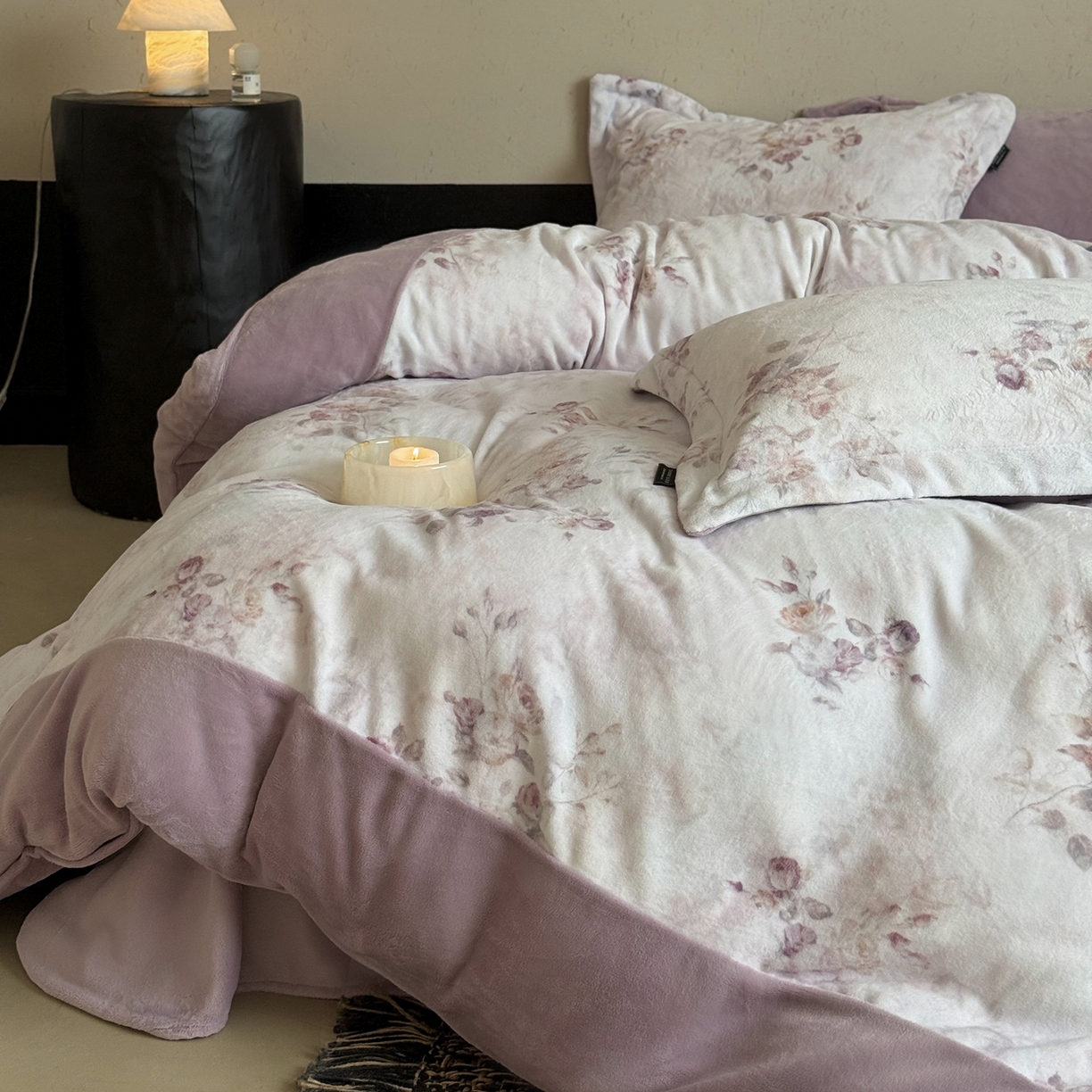 91家纺网 家纺一手货源 找家纺 三味舒屋 2025新款绒卉奢暖印花牛奶绒花溪系列四件套 （控价券后不低于318/338) 花溪紫