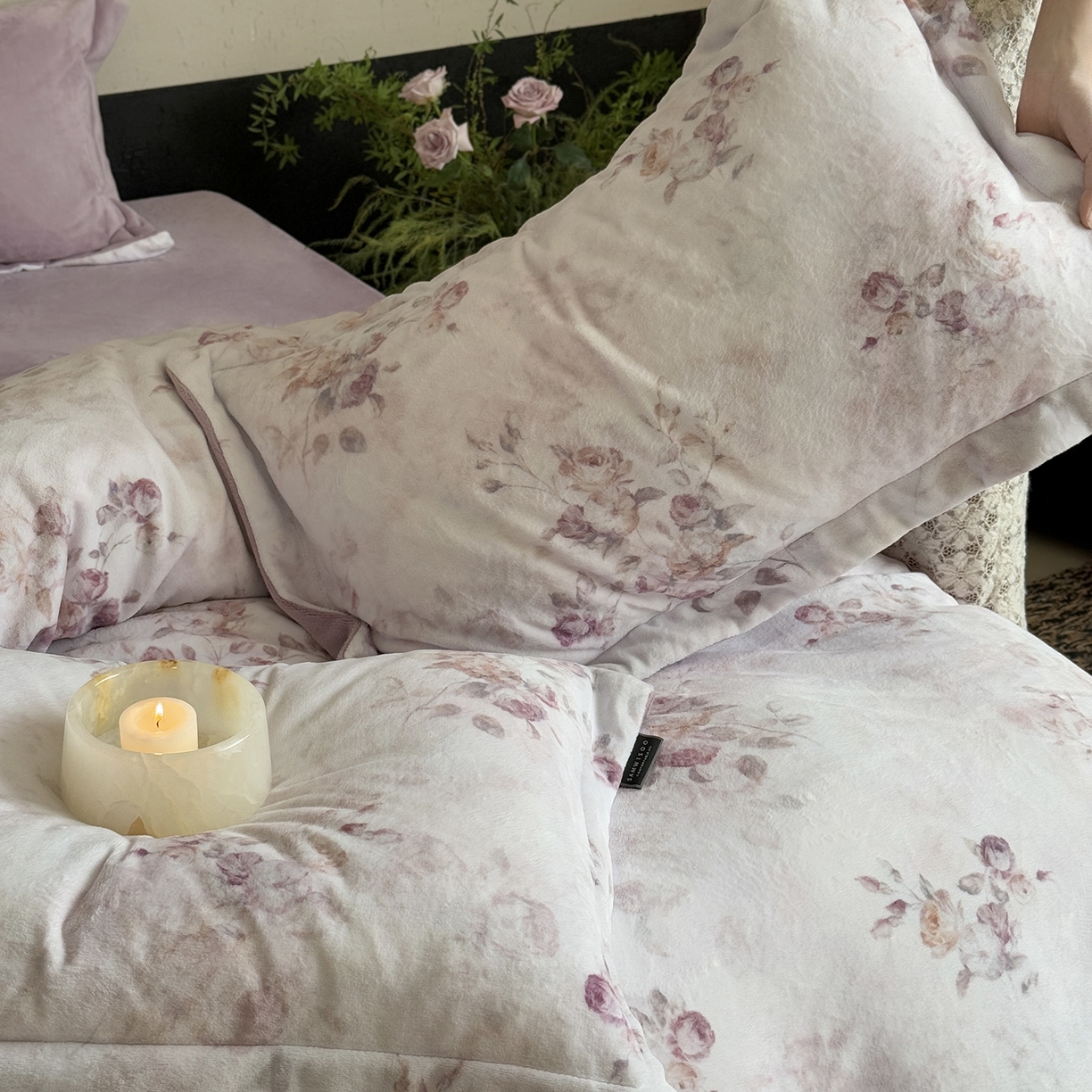 91家纺网 家纺一手货源 找家纺 三味舒屋 2025新款绒卉奢暖印花牛奶绒花溪系列四件套 （控价券后不低于318/338) 花溪紫