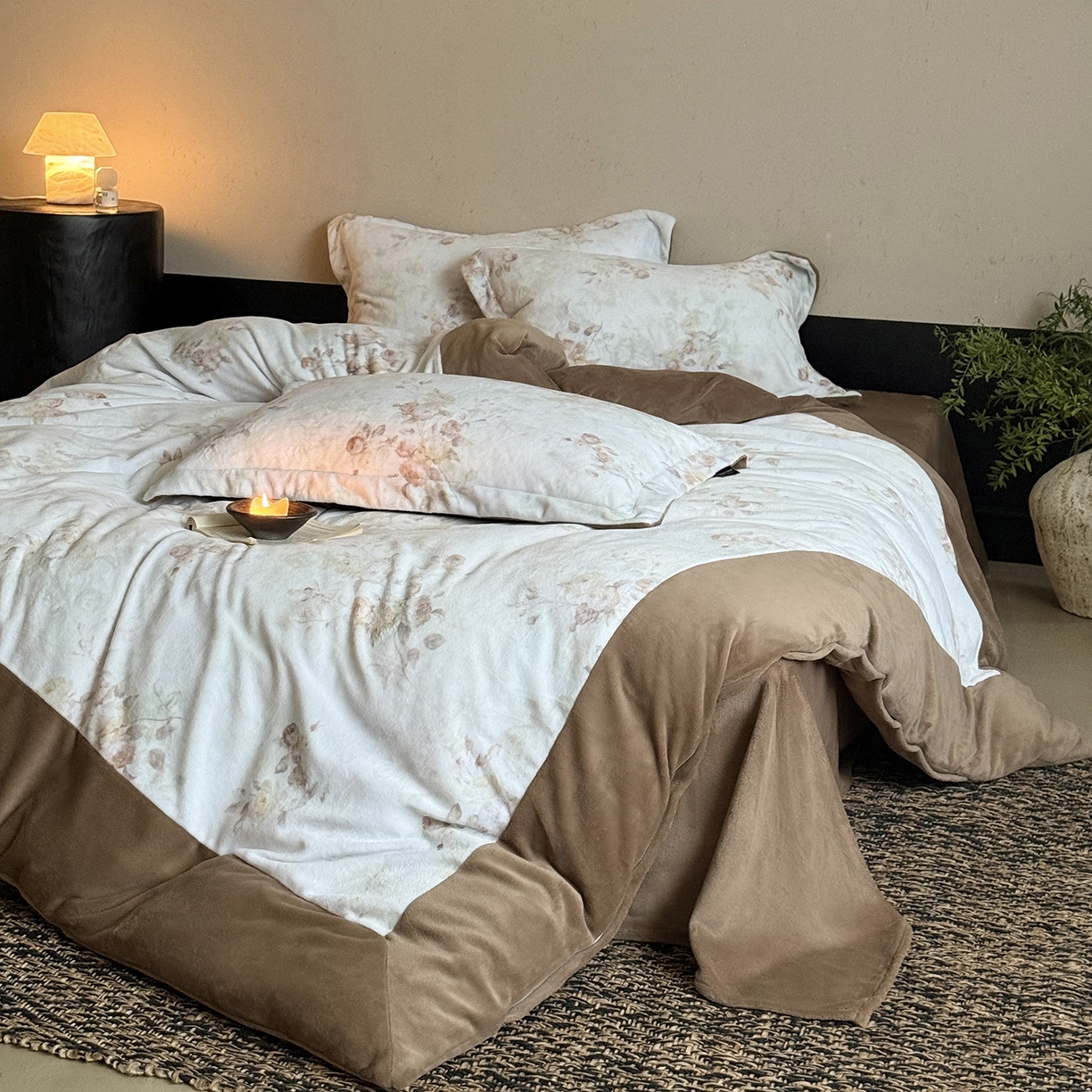 91家纺网 家纺一手货源 找家纺 三味舒屋 2025新款绒卉奢暖印花牛奶绒花溪系列四件套 （控价券后不低于318/338) 花溪茶咖