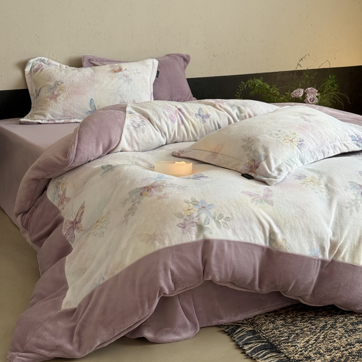 91家纺网 家纺一手货源 找家纺 三味舒屋 2025新款绒卉奢暖印花牛奶绒花溪系列四件套 （控价券后不低于318/338) 流光羽翼