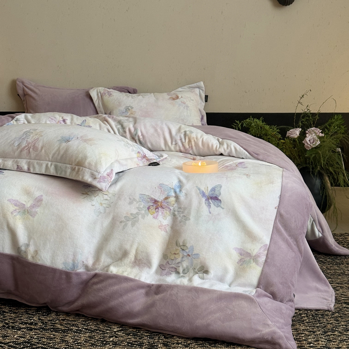 91家纺网 家纺一手货源 找家纺 三味舒屋 2025新款绒卉奢暖印花牛奶绒花溪系列四件套 （控价券后不低于318/338) 流光羽翼