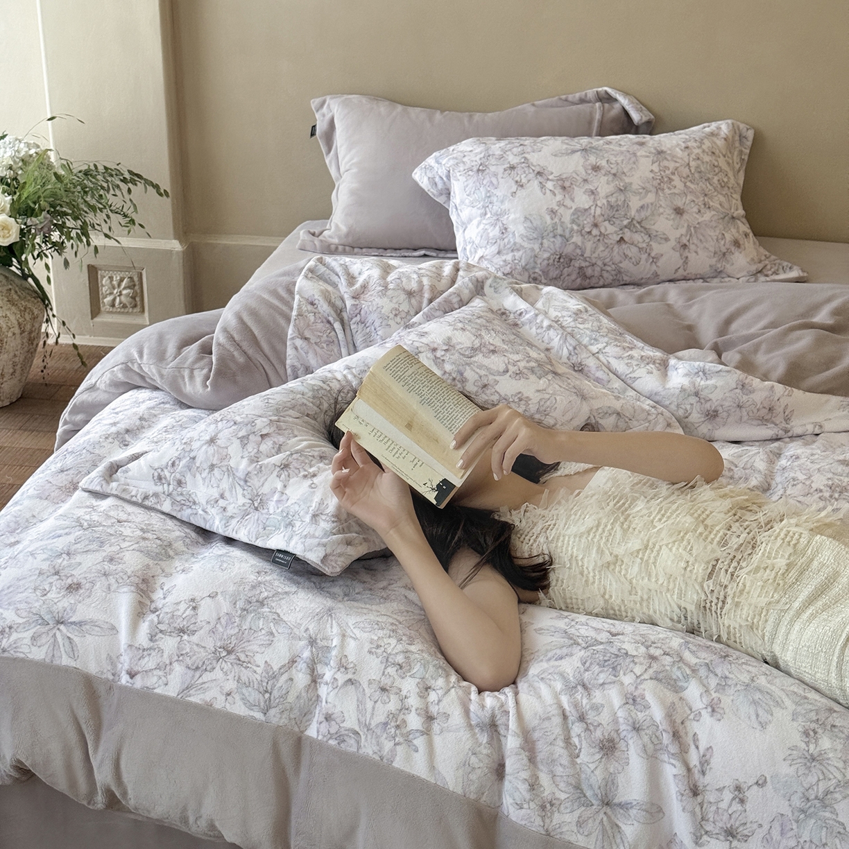 91家纺网 家纺一手货源 找家纺 （总）三味舒屋 2025新款绒卉奢暖印花牛奶绒海德花园系列四件套 (控价券后不低于318/338)