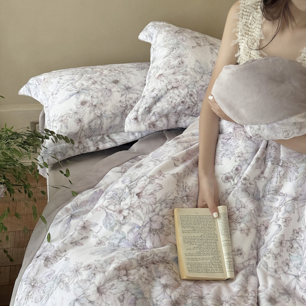 91家纺网 家纺一手货源 找家纺 （总）三味舒屋 2025新款绒卉奢暖印花牛奶绒海德花园系列四件套 (控价券后不低于318/338)