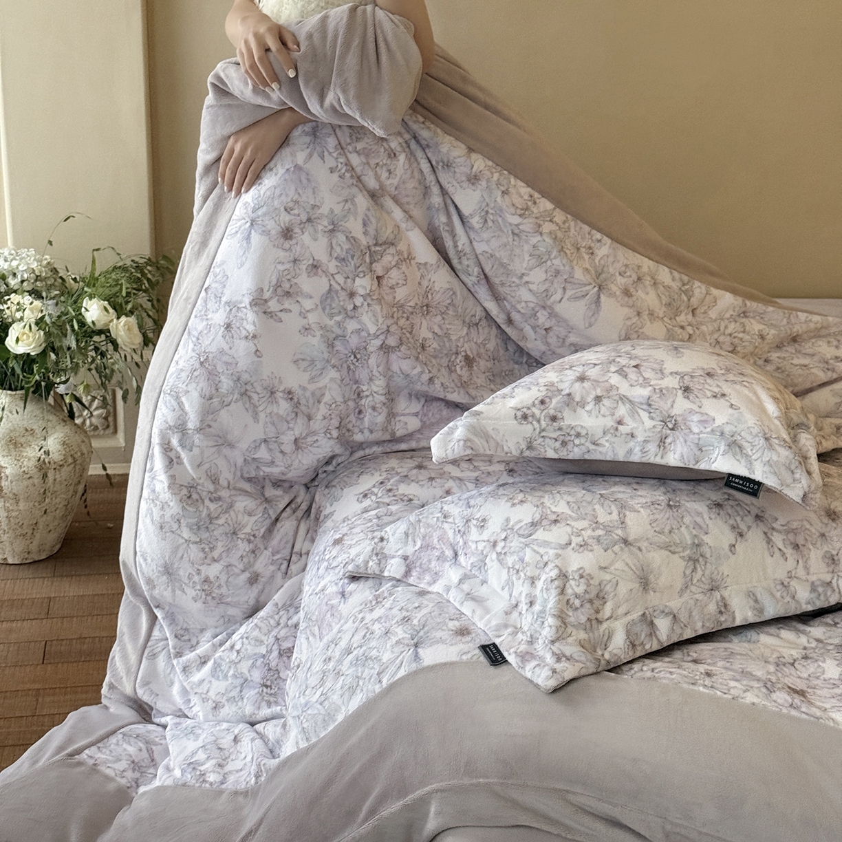 91家纺网 家纺一手货源 找家纺 （总）三味舒屋 2025新款绒卉奢暖印花牛奶绒海德花园系列四件套 (控价券后不低于318/338)