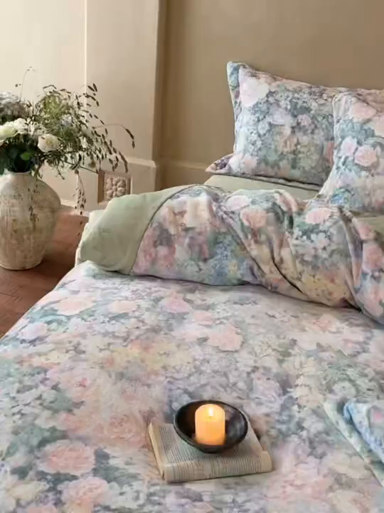 91家纺网 家纺一手货源 找家纺 三味舒屋 2025新款绒卉奢暖印花牛奶绒海德花园系列四件套 (控价券后不低于318/338) 海瑟薇