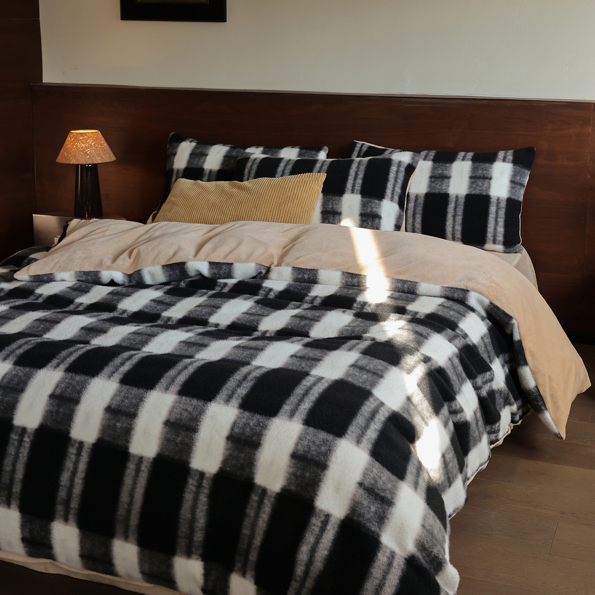 91家纺网 家纺一手货源 找家纺 三味舒屋 2025新款黑白风尚仿生羊毛绒牛奶绒四件套 （控价券后不低于288/308） 劳伦