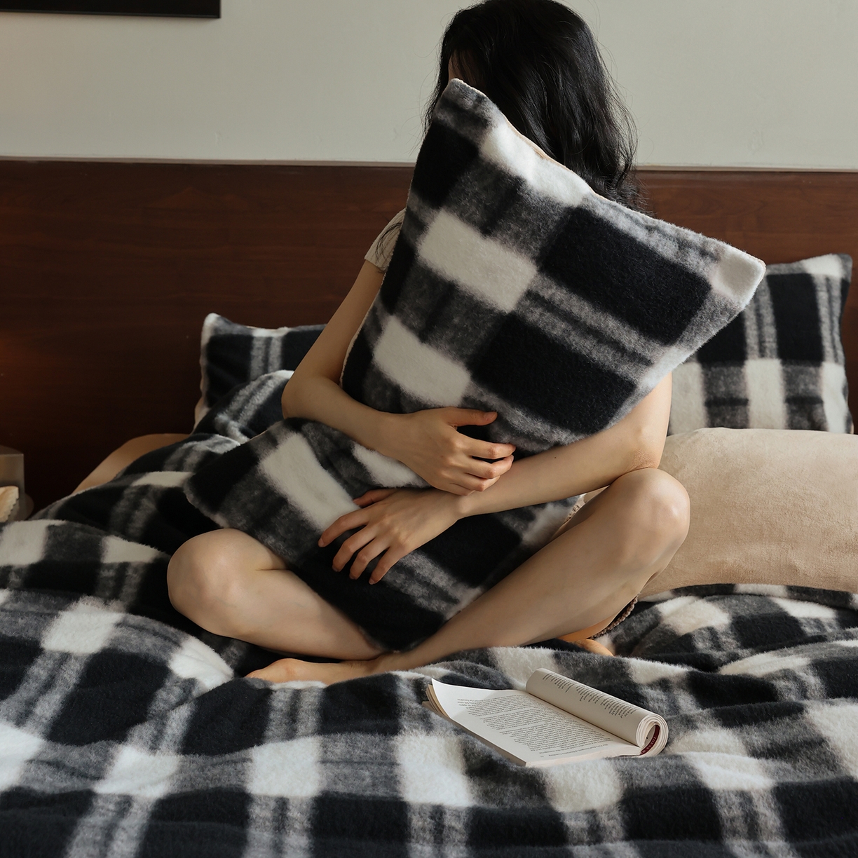 91家纺网 家纺一手货源 找家纺 三味舒屋 2025新款黑白风尚仿生羊毛绒牛奶绒四件套 （控价券后不低于288/308） 劳伦