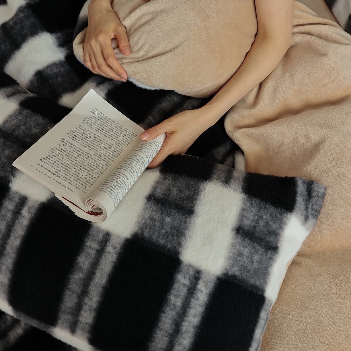 91家纺网 家纺一手货源 找家纺 三味舒屋 2025新款黑白风尚仿生羊毛绒牛奶绒四件套 （控价券后不低于288/308） 劳伦