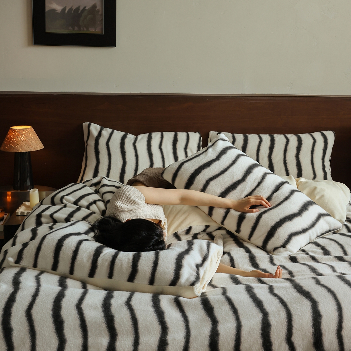 91家纺网 家纺一手货源 找家纺 三味舒屋 2025新款黑白风尚仿生羊毛绒牛奶绒四件套 （控价券后不低于288/308） 赛波