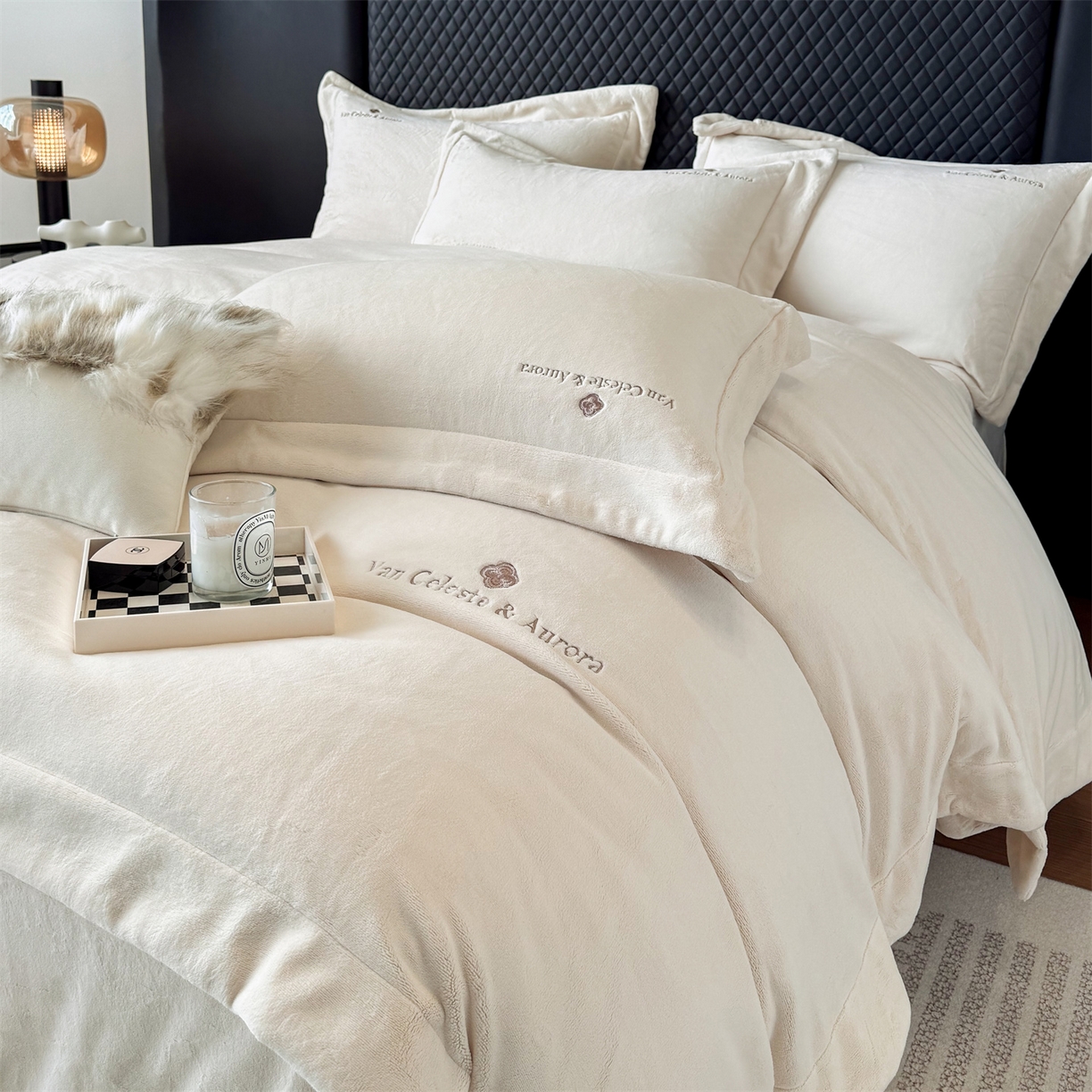 91家纺网 家纺一手货源 找家纺 名品优仓 2025新款240克奶肤绒刺绣四件套-梵克雅宝 梵克雅宝-乳白色