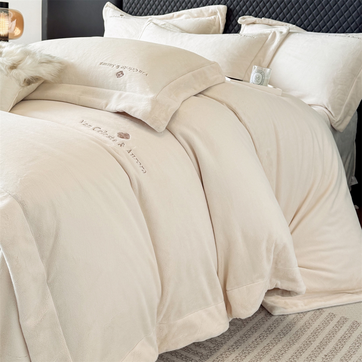 91家纺网 家纺一手货源 找家纺 名品优仓 2025新款240克奶肤绒刺绣四件套-梵克雅宝 梵克雅宝-乳白色
