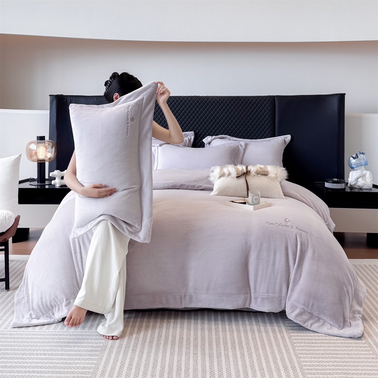 91家纺网 家纺一手货源 找家纺 名品优仓 2025新款240克奶肤绒刺绣四件套-梵克雅宝 梵克雅宝-丁香紫