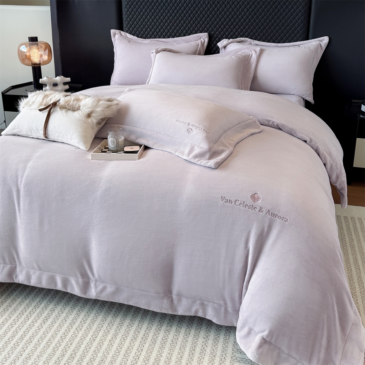 91家纺网 家纺一手货源 找家纺 名品优仓 2025新款240克奶肤绒刺绣四件套-梵克雅宝 梵克雅宝-丁香紫