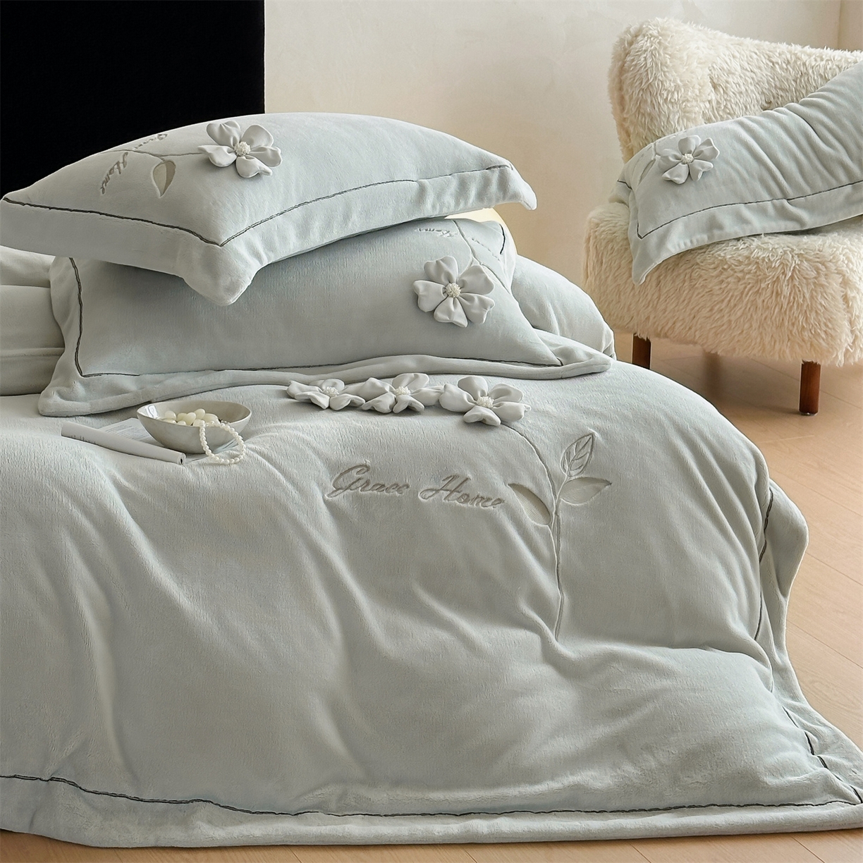 91家纺网 家纺一手货源 找家纺 名品优仓 2025新款240克牛奶绒刺绣四件套-花枝妙曼 花枝妙曼-甜灰