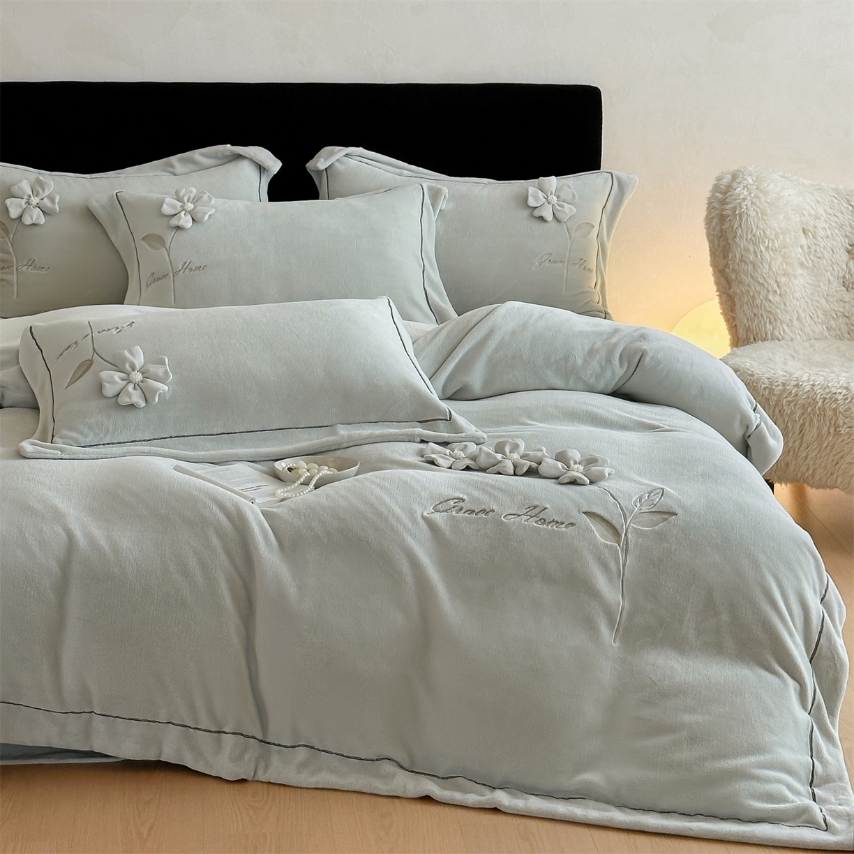 91家纺网 家纺一手货源 找家纺 名品优仓 2025新款240克牛奶绒刺绣四件套-花枝妙曼 花枝妙曼-甜灰